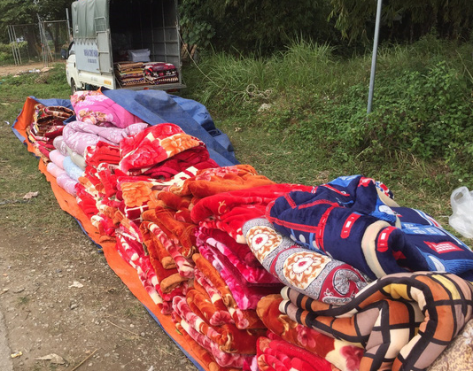 Chăn, đệm giá rẻ có nguy cơ gây hại sức khỏe - Ảnh 2.