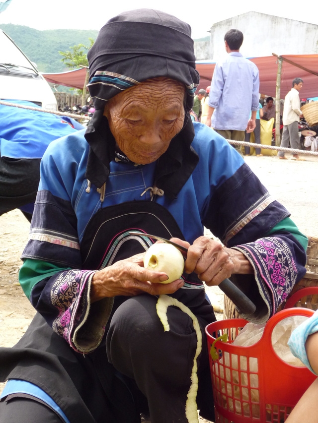 Mường Khương, chợ họp trong sương - Ảnh 10.