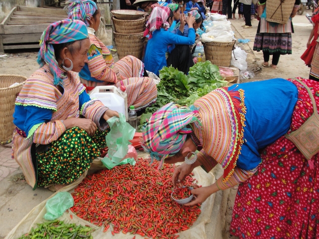 Mường Khương, chợ họp trong sương - Ảnh 4.