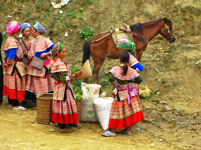 Mường Khương, chợ họp trong sương - Ảnh 3.