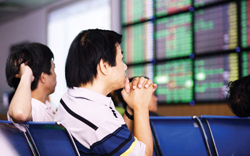 NamABank nhận định, 2015 là năm thời cơ lớn, cơ hội lớn trong 
hoạt động đầu tư và kinh doanh chứng khoán; việc tham gia đầu tư sẽ tạo 
ra lợi nhuận và những bước đi đột phá cho ngân hàng.