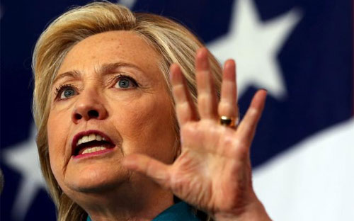 Ứng cử viên Tổng thống Mỹ Hillary Clinton phát biểu tại sự kiện vận động tranh cử ở Des Moines, bang Iowa ngày 14/6/2015 - Ảnh: AP.<br>