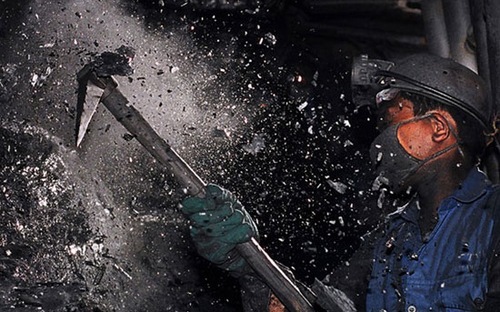 TKV đặt mục tiêu tăng khoảng 5% lương cho khối lao động hầm, lò trong năm 2014.<br>