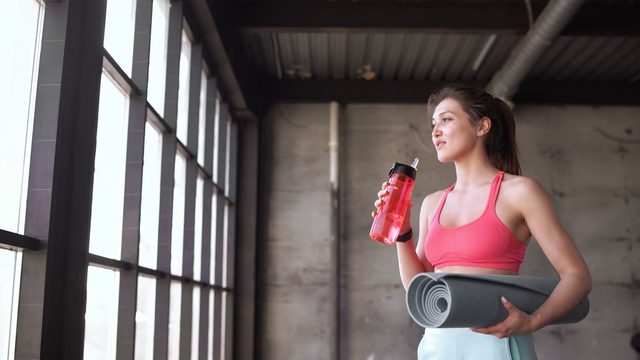 Đối phó với cơn đau cơ khi tập gym - Ảnh 2.