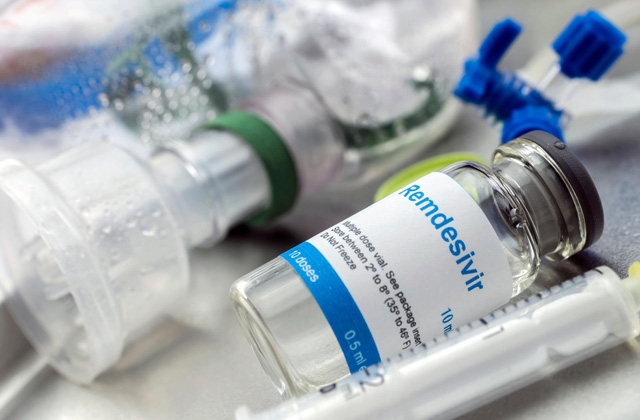 Remdesivir được cấp phép điều trị Covid-19 tại Mỹ - Ảnh 1.