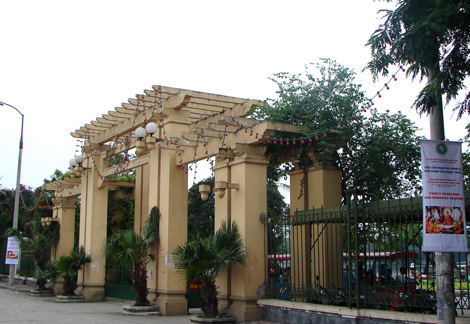 Cổng Công viên Thống Nhất phía mặt đường Lê Duẩn.<br>