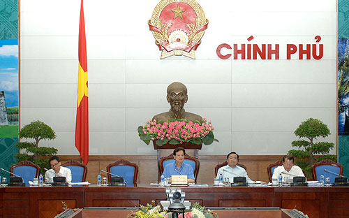 Người đứng đầu Chính phủ yêu cầu các bộ, ngành có trách nhiệm, khẩn
 trương, tiếp tục và chủ động rà soát các ngành, nghề đầu tư, kinh doanh
 bị hạn chế hoặc phải có điều kiện kinh doanh thuộc lĩnh vực mình quản 
lý để bãi bỏ nếu đã lạc hậu.