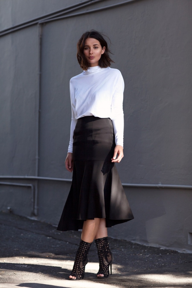 Nổi bật với bộ trang phục mang tông màu đen – trắng - Ảnh 10.