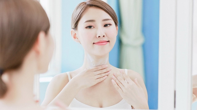 Cải thiện 3 vùng da tố cáo tuổi tác thật của bạn - Ảnh 2.