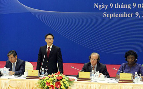 Phó thủ tướng Vũ Đức Đam và Phó chủ tịch Ngân hàng Thế giới (WB) Axel van Trotsenburg chủ trì cuộc họp lần thứ nhất về Báo cáo Việt Nam 2030.