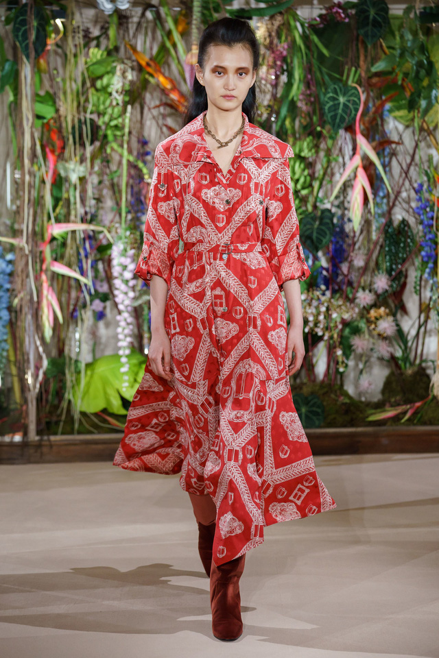 BST pre-fall 2019 của Hermès: những tiểu thư trong công viên - Ảnh 7.