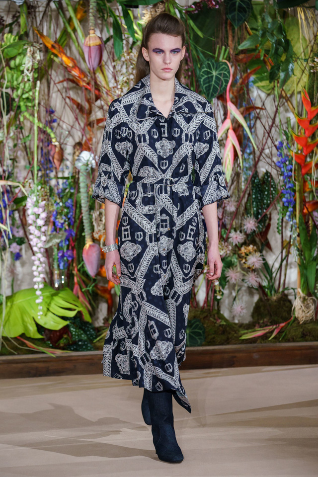 BST pre-fall 2019 của Hermès: những tiểu thư trong công viên - Ảnh 10.