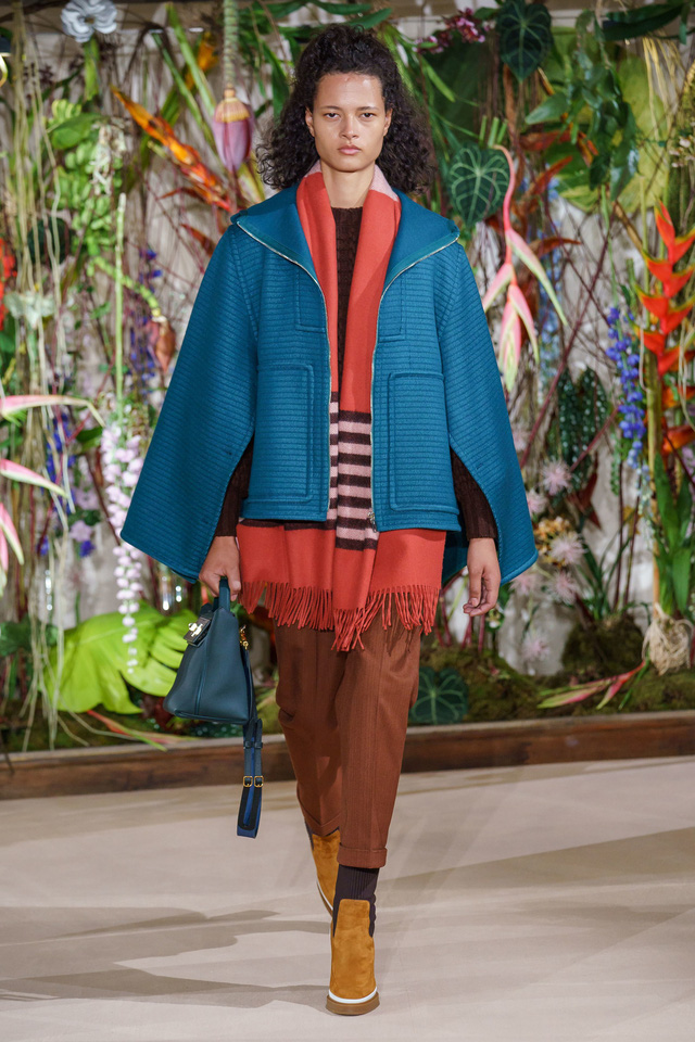 BST pre-fall 2019 của Hermès: những tiểu thư trong công viên - Ảnh 14.