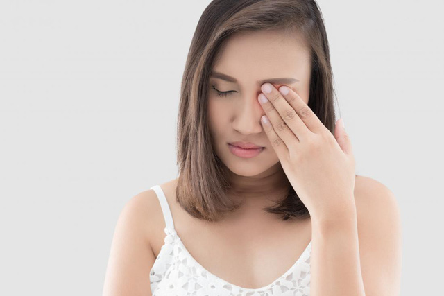 Đừng nhầm lẫn triệu chứng đau nửa đầu và viêm xoang trán - Ảnh 1.