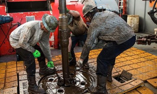 Giá dầu tăng hơn 10% trong tuần 