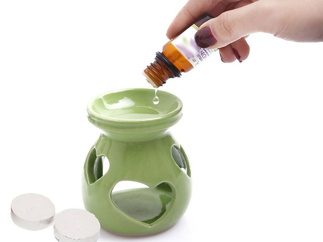 Thận trọng khi sử dụng tinh dầu, nến, sáp thơm - Ảnh 2.