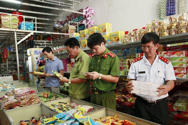 Cảnh giác khi mua các mặt hàng thực phẩm dịp Tết Nguyên đán - Ảnh 1.