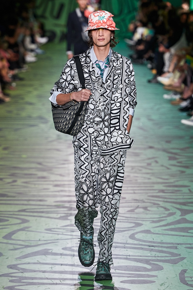 BST pre-fall 2020 dành cho nam giới của Dior: sắc màu biển nhiệt đới - Ảnh 6.