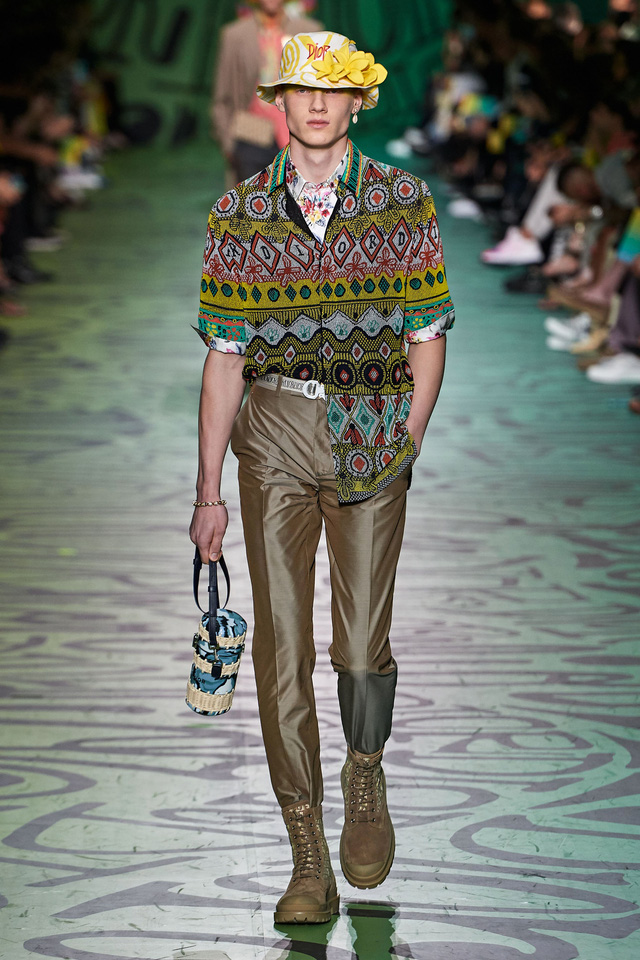 BST pre-fall 2020 dành cho nam giới của Dior: sắc màu biển nhiệt đới - Ảnh 2.
