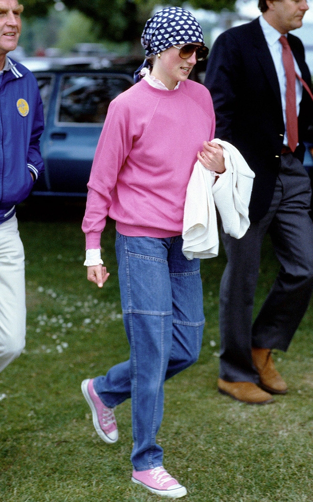 Những trang phục street style truyền cảm hứng của Công nương Diana - Ảnh 10.