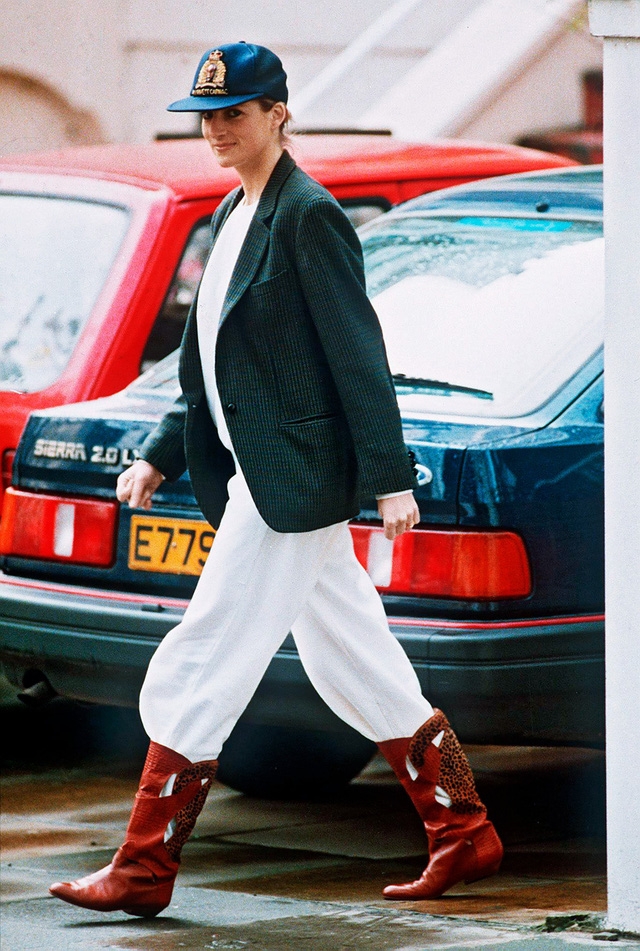 Những trang phục street style truyền cảm hứng của Công nương Diana - Ảnh 7.