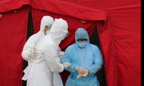 Hai hành khách đến từ vùng dịch Ebola đã hết sốt