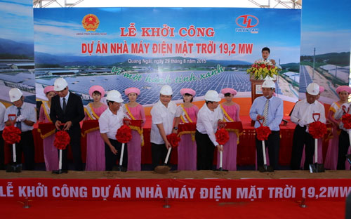 Phó thủ tướng Hoàng Trung Hải cùng đại diện lãnh đạo các bộ, ngành, địa phương cùng chủ đầu tư tại lễ khởi công dự án.<br>