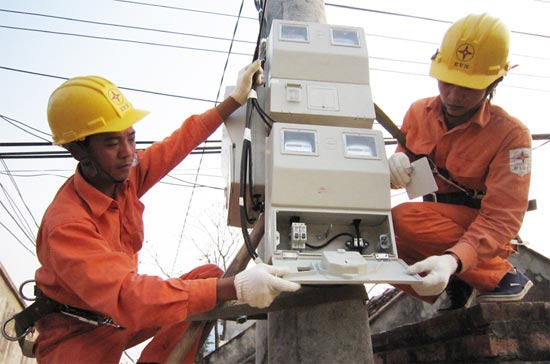 EVN đã trình Bộ Công Thương đề án tăng giá điện trong năm 2015, với mức tăng xấp xỉ 10%.<br>