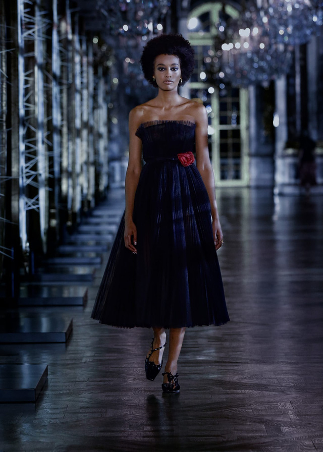 BST Thu – Đông 2021 của Dior: câu chuyện cổ tích trong cung điện Versailles - Ảnh 5.