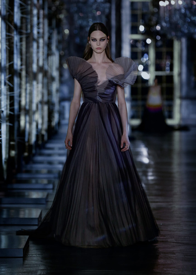 BST Thu – Đông 2021 của Dior: câu chuyện cổ tích trong cung điện Versailles - Ảnh 9.