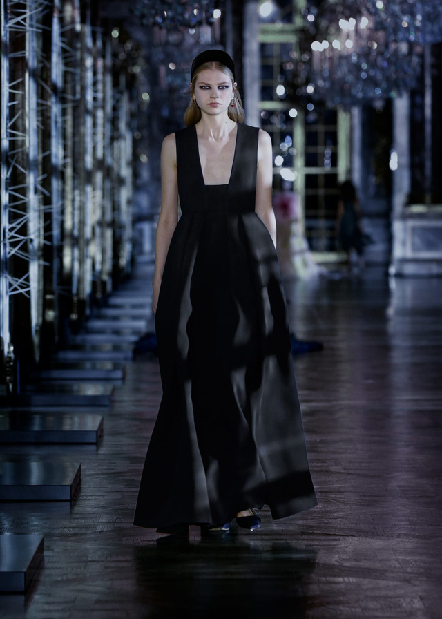 BST Thu – Đông 2021 của Dior: câu chuyện cổ tích trong cung điện Versailles - Ảnh 10.