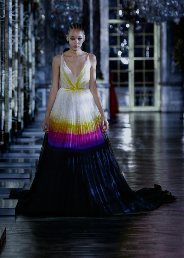 BST Thu &ndash; Đ&ocirc;ng 2021 của Dior: c&acirc;u chuyện cổ t&iacute;ch trong cung điện Versailles - Ảnh 12.