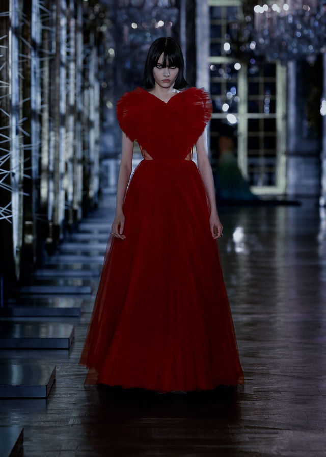 BST Thu – Đông 2021 của Dior: câu chuyện cổ tích trong cung điện Versailles - Ảnh 15.