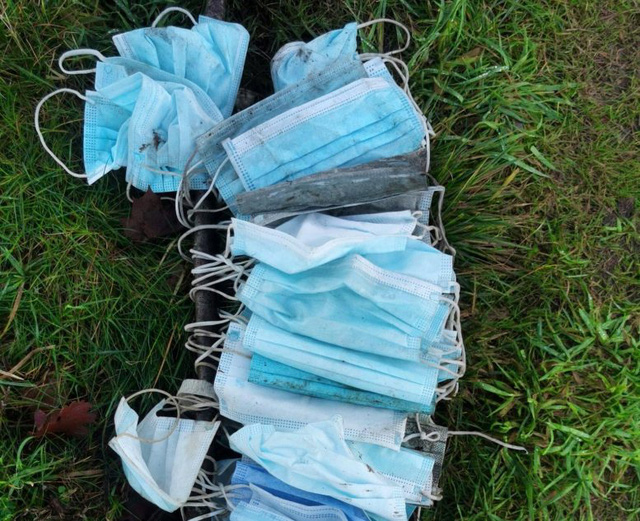 Mỗi phút thế giới vứt bỏ khoảng 3 triệu chiếc khẩu trang - Ảnh 2.
