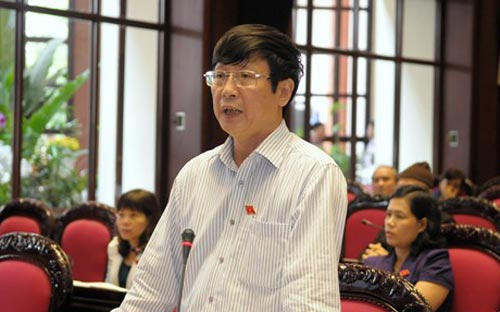 Đại biểu Đỗ Mạnh Hùng phát biểu tại Quốc hội: Khi lấy phiếu tín nhiệm đại biểu cũng thực hiện một sự lấy phiếu ủy nhiệm của cử tri. Vì vậy ý kiến đánh giá, nhận xét của cử tri càng phải có vai trò trong quá trình lấy phiếu tín nhiệm.<br>