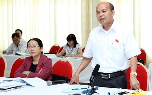 Nhiều vị đại biểu Quốc hội đề nghị tiết kiệm tối đa chi thường xuyên để dành ngân sách đầu tư cho ngư dân bám biển.<br>