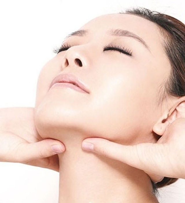 5 bài tập tuyệt vời để thoát khỏi cằm đôi - Ảnh 2.