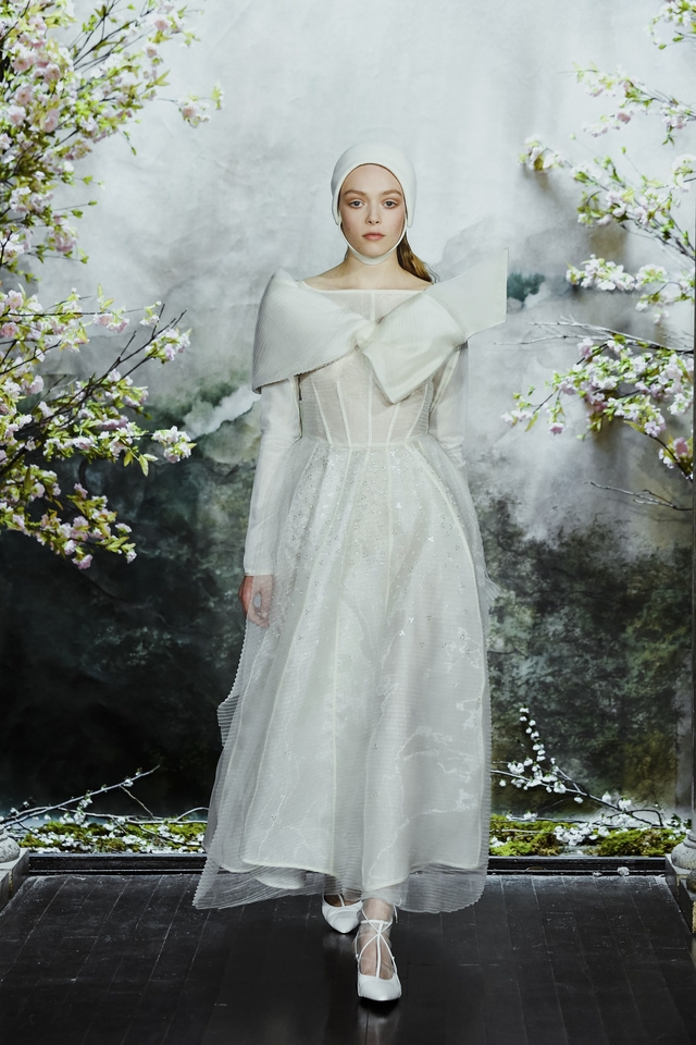 Chiêm ngưỡng bộ sưu tập đầm cưới đầu tiên của Phương My tại New York - Ảnh 2.