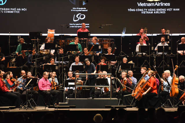 Thăng hoa cùng âm nhạc cổ điển với Dàn nhạc giao hưởng London - Ảnh 1.