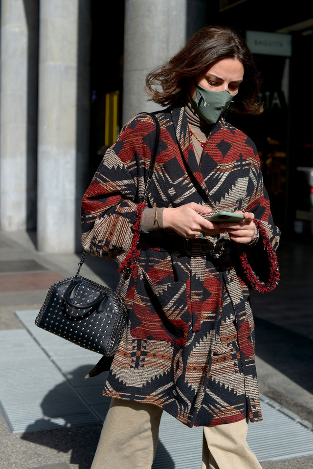 Trang phục đường phố đẹp nhất Milan Fashion Week: áo khoác da phủ sóng - Ảnh 7.