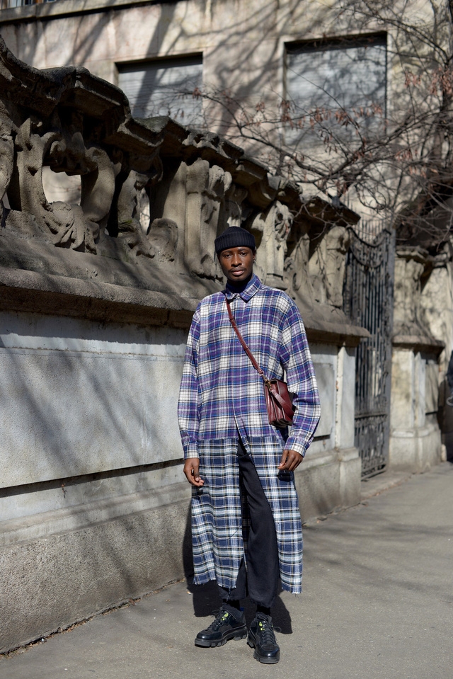 Trang phục đường phố đẹp nhất Milan Fashion Week: áo khoác da phủ sóng - Ảnh 6.