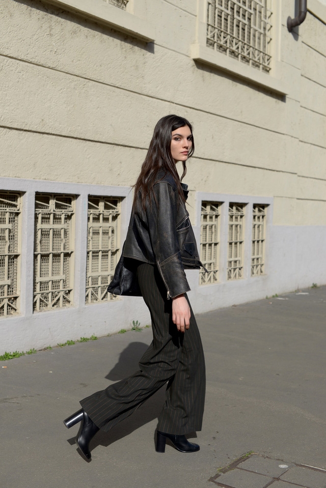 Trang phục đường phố đẹp nhất Milan Fashion Week: áo khoác da phủ sóng - Ảnh 15.