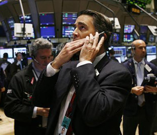 Các chỉ số chứng khoán Mỹ đã đảo chiều xuống điểm sau một ngày tăng mạnh trước đó - Ảnh: Reuters.