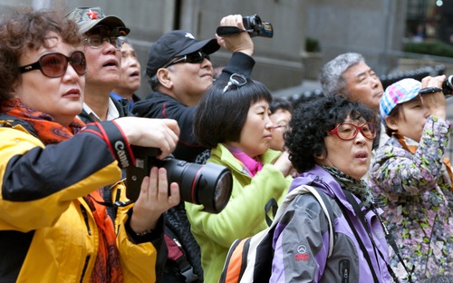 Tại Việt Nam du khách Trung Quốc đổ bộ mạnh sang Quảng Ninh.&nbsp;