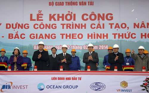 Phó thủ tướng Vũ Đức Đam cùng lãnh đạo các bộ, ngành, địa phương tại lễ khởi công dự án ngày 22/2.<br>
