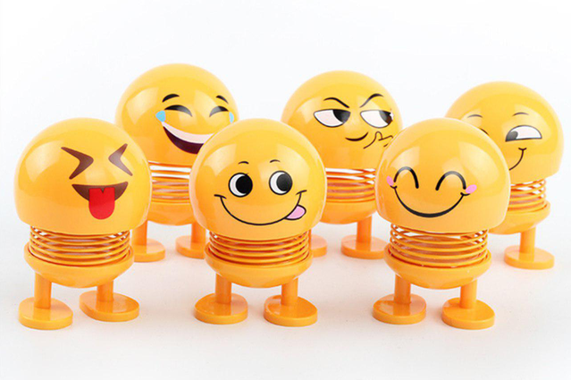 Thú nhún Emoji có thể gây tai nạn giao thông? - Ảnh 1.