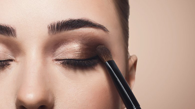 Sử dụng mỹ phẩm hết hạn có thể dẫn đến viêm da - Ảnh 1.