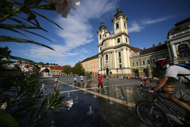 Mùa thu sang Hungary tắm khoáng nóng - Ảnh 4.
