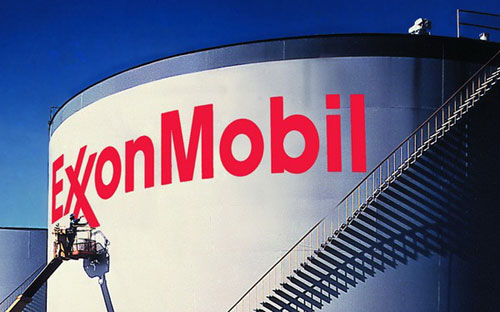 Exxon Mobil được thành lập năm 1999, và là một trong 6 tập đoàn dầu khí lớn nhất thế giới với sản lượng khoảng 6,5 triệu thùng/ngày. 