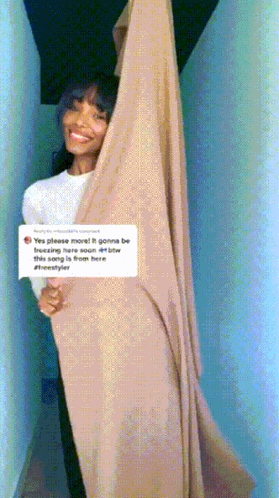 5 biến tấu với khăn quàng mà bạn có thể học trên TikTok - Ảnh 2.